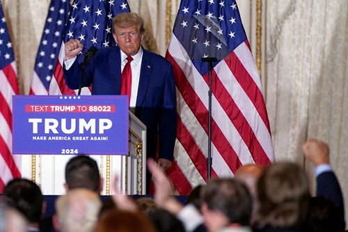 Cựu Tổng thống Mỹ Donald Trump phát biểu tại Florida sau khi rời tòa Manhattan 